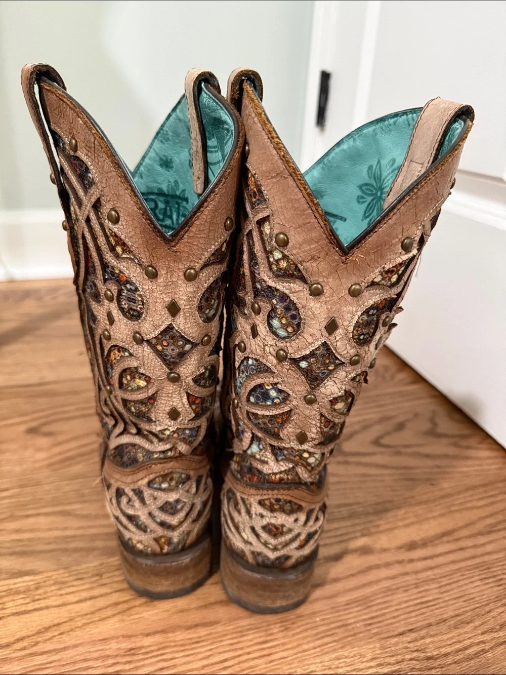 Beige Embroidered Women’s Lace-Up Western Boots with Turquoise Lining - Picture 4 of 4